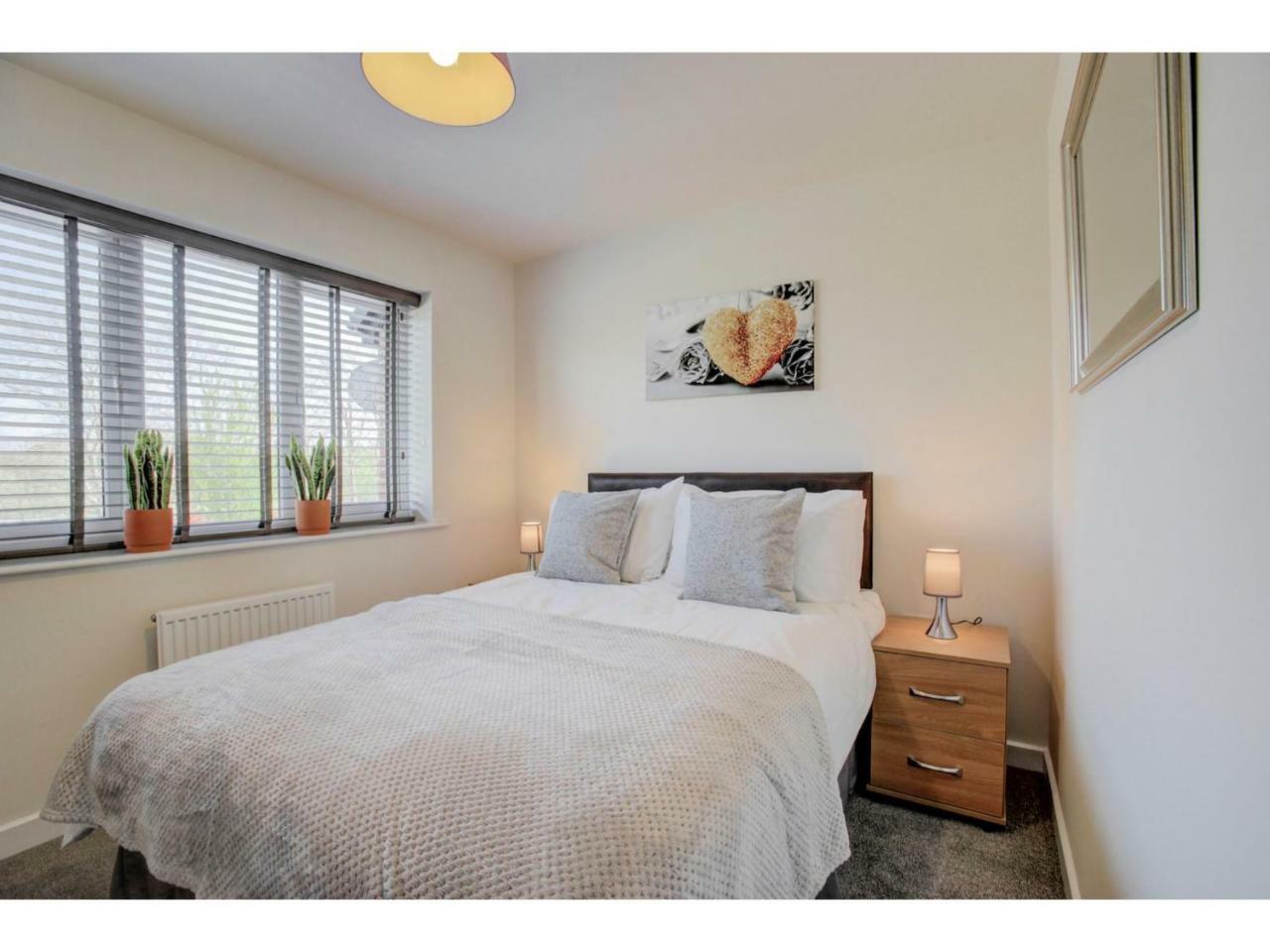 Newly Built, Splendid House For 5 In Manchester! Exterior foto