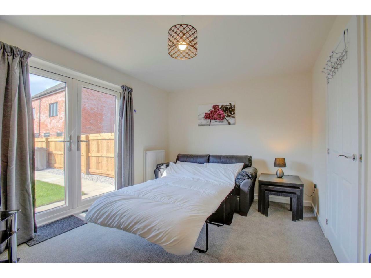 Newly Built, Splendid House For 5 In Manchester! Exterior foto