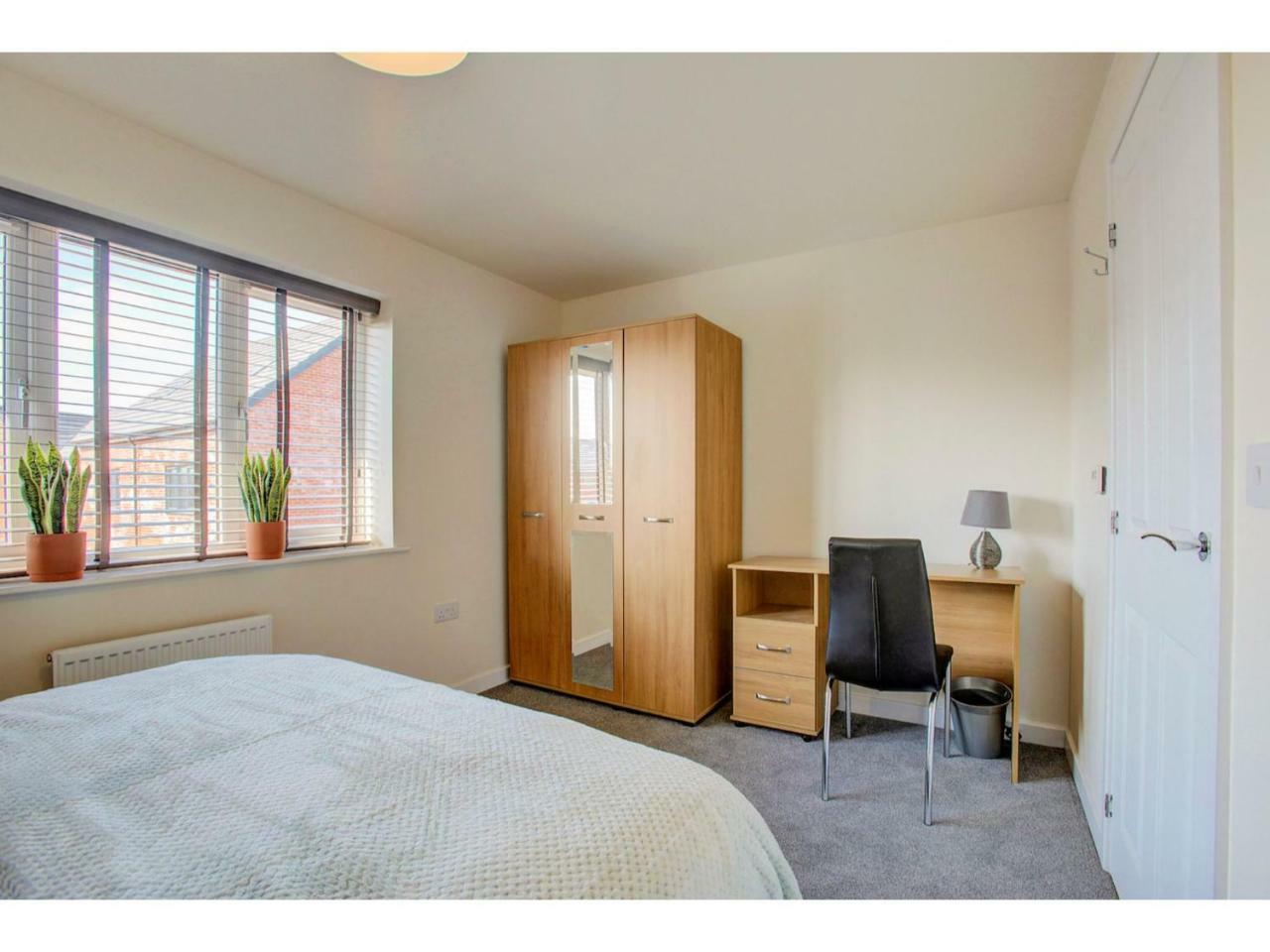 Newly Built, Splendid House For 5 In Manchester! Exterior foto