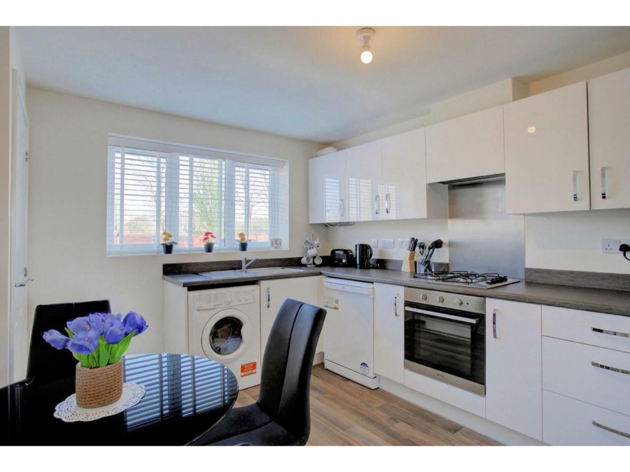 Newly Built, Splendid House For 5 In Manchester! Exterior foto